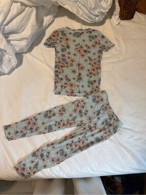 Posh Peanut Light Blue Floral Short-Sleeve Pajama Set